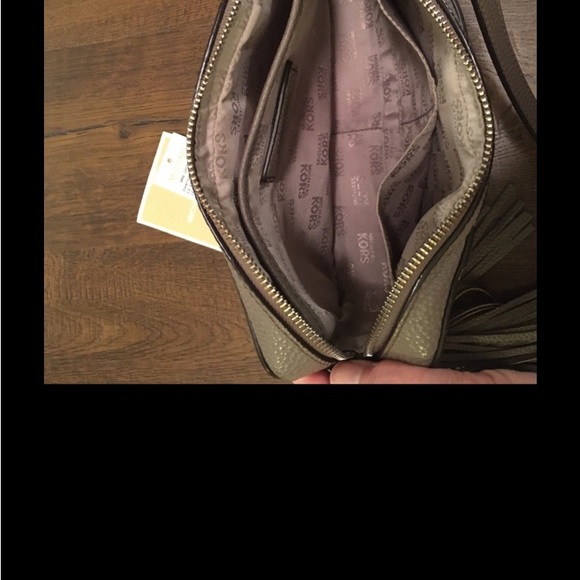 Michael Kors crossbody with matching Bedford wallet in Cinder. - Picture 11 of 14